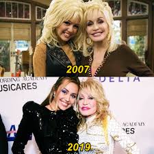 When hannah montana changed their title in season four to hannah montana forever this was not the only thing that changed in the series' last season. Miley Y La Tia Dolly Hannah Montana Forever Facebook