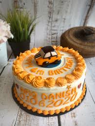 Pelbagai jenis juadah dihidangkan di atas meja makan. Kek Birthday Bertemakan Kereta Prettysmallbakery