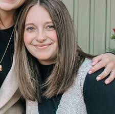 Emily Nevins's Instagram, Twitter & Facebook