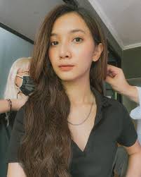 5 Transformasi Gaya Rambut Sheila Dara Aisha yang Kini Pede dengan Hair  Color Biru