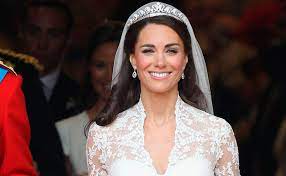 Die wohnung des herzogs und der herzogin von cambridge ist mit 22 räumen mehr als großzügig. Das 2 Kleid Das Herzogin Kate Bei Ihrer Hochzeit Trug Woman At