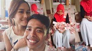Ujian itu pun terlihat saat dede sunandar menjadi bintang tamu dalam acara opera van java. Waduh Baru Melahirkan Istri Dede Sunandar Malah Isyaratkan Akan Bikin Tragedi Bu Dendy Jilid 2 Tribun Jatim