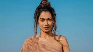 Actress payal rohatgi cries while reacting to bengal violence and kangana ranaut's twitter suspension. Bwxennobck4zpm