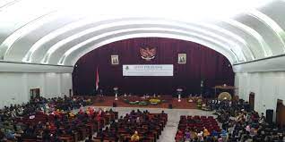Sepanjang perjalanan ia mencoba menghubungi sang suami, namun jaringan masih menjadi kendala utama. Fungsi Dpr Mpr Dan Dpd Beserta Tugas Dan Wewenangnya Merdeka Com