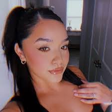 Chris Lemos's Instagram, Twitter & Facebook