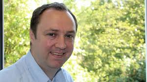 Er besorgt das Geld für gute Ideen