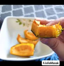 Hmmm.resepi labu lagi kan, ni penghabisan labu yang mas beli ari tu, sebenarnya mas beli sebiji labu, tak ada la besar sangat, tapi bila dah dikukus, banyak lak isi labu tu. Resipi Air Fryer Sarapan Buah Labu Manis