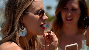 Oxnard mall puts fashion in the spotlight