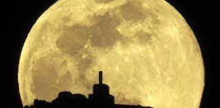 Esta luna llena de gusano, como se la conoce, dominó el cielo de la noche del lunes apareciendo más grande de lo habitual. Superluna De Gusano Cuando Y Como Verla