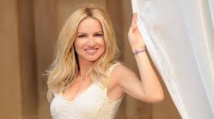 Βόλτα και ψώνια στο κολωνάκι με casual look! Apokalyptikh Maria Mpekatwroy Deite Thn Prwth Fora Me Magio Xwris Retoys Fwto Gossip Life