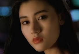 李嘉欣 （葡萄牙語： michele monique reis ，1970年6月20日 － ），中葡 混血兒 ，於澳門出生。 1988年度 香港小姐競選 冠軍、1988年度首屆 國際華裔小姐競選 冠軍，有最美港姐稱號。 æœ€ç¾Žæ¸¯å§ æŽå˜‰æ¬£å¹´è½»çš„æ—¶å€™åˆ°åº•å¤šæƒŠè‰³ å‡ å¼ å‰§ç…§å'Šè¯‰ä½  é›ªèŠ±æ–°é—»