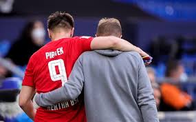 Chociaż obecny sezon bundesligi w jego wykonaniu jest średni, co jakiś czas udowadnia swoje umiejętności. Wielki Dramat Krzysztofa Piatka Nie Pojedzie Na Euro