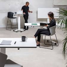 Wenige monate, sahen wir eine menge leute tragen, oder mit diesen produkten. Talent 500 Von Actiu Hohenverstellbar Und Rollbar 4bueromoebel De