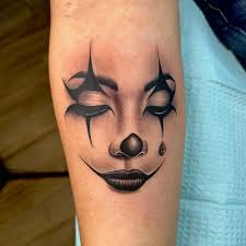 Tracks of my tears @sweets_lkt #clown #clowntattoo #tattoo  #blackandgreytattoo #luckykattat