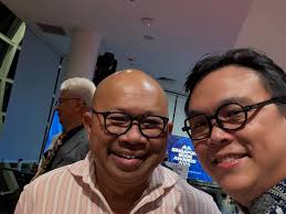 wow! slightly overcome by emotion. i went to @ekgoh two years ago as a  孤魂野鬼to beg him to reprint sonnets from the singlish so that i could have  one book still in