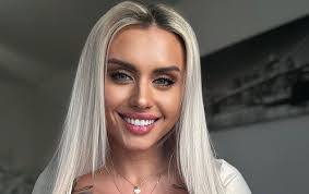 Karina Thompson's Instagram, Twitter & Facebook