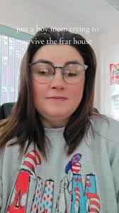 Amanda Lilley's Instagram, Twitter & Facebook