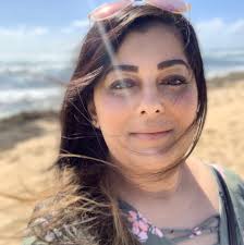 Tonight's entertainment Boo is enjoying the New Halloween Scape 🐈‍⬛