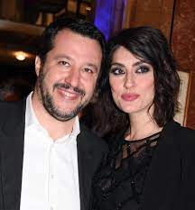 Nel 2015 la notizia della storia con salvini è a dire poco esplosa, nonostante i due avessero fatto di tutto per tenere lontani i riflettori. Fanpage It Matteo Salvini E Elisa Isoardi Dopo Le Facebook