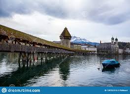 Pont bois de 395 €, 2 biens immobiliers avec prix réduit! Pont De Chapelle Pont En Bois Avec La Tour D Eau En Pierre Grande Lucerne Suisse Image Stock Image Du Horizontal Luzerne 139791915
