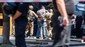 Другие люди с именем yanina sokolova. Zahoplennya Budivli U Kiyevi Cholovik Z Granatoyu Pogrozhuvav Pidirvati Kabmin Video Pravdatut News Golovni Novini Lviv Ukrayina