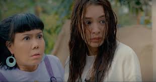 Việt Hương mải chăm đàn em đến... quên lời thoại