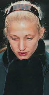 Image Result For Carolyn Bessette Kennedy Wedding Ring Carolyn Bessette Kennedy Jacqueline Kennedy Style Carolyn Bessette Kennedy Style