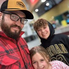 Where to find a concrete empty lot near Paris for a burnout contest event?