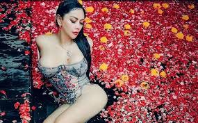 Asli gak ada yang dipermak !!! Gaya Aduhai Mami Sisca Sahabat Tante Ernie Yang Juga Pemersatu Bangsa Okezone Lifestyle