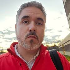 Derek Messenger's Instagram, Twitter & Facebook