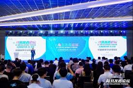 2023世界人工智能大会大咖云集，杨强分享联邦学习前沿成果