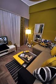 Anda tidak dapat memilih konsep desain secara acak karena pada akhirnya akan menimbulkan kebingungan bagi tamu anda. Ruang Tamu Kuning Keemasan Idea Pengguna Ikea Di Greece Ekspresiruang
