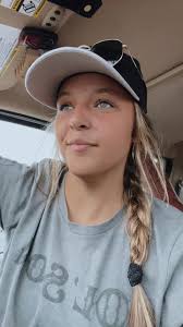 Maggie Bates (@maggiebatessss)