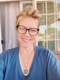 Ladies, meet Dr. Betsy Guerra, founder of Better With Betsy. A  Psychotherapist & International Speaker who specializes in helping you show  up as the best version of yourselves and helps you to