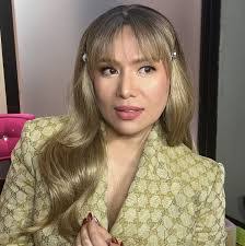 Ella Neri's Instagram, Twitter & Facebook