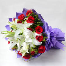 Send Flowers To Italy Order Any Occasion Flowers Bouquet Delivered To Door Step By Local Florist Italy Send Flowers Online Valentines Flowers Flower Delivery