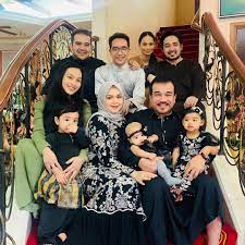 Sebut sahaja datuk seri hishammuddin tun hussein pasti ramai yang mengenali figura politik terkenal tanah air ini. Pantas Siti Nurhaliza Belanja Berjam Jam Tanpa Lihat Harga Ternyata Suaminya Bukan Orang Sembarangan Semua Halaman Pop Grid Id