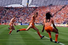 Muito craque por pouco tempo. We Remember Marco Van Basten Scores Incredible Volley In Euro 1988 Final Bleacher Report Latest News Videos And Highlights