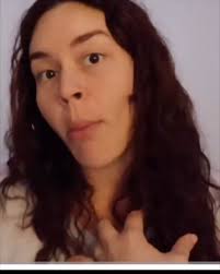 @Jesaaelys , hija de @DaddyYankee, habló por primera vez en un video de  YouTube sobre el divorcio de sus padres, explicando que el proceso ha sido  difícil y que su madre quería manejarlo en privado, ...