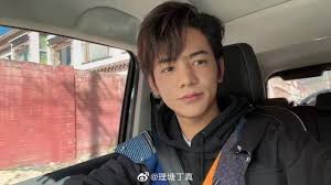 24歲丁真正式成為演員將推出愛情電影失去昔日純樸氣息脂粉味濃