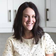 Devrie Pettit Of Happilyfed Is A Registered Dietitian Nutritionist She Received Her Bs Registered Dietitian Nutritionist Improve Nutrition Nutrition Science