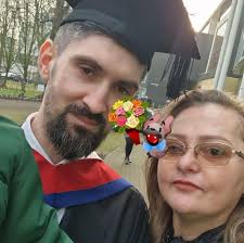 Thank you everyone Does anyone know of any pets shops that want Axolotls? I  had some accidental clutches and been spending months raising them some  have amazing homes some are being donated