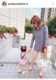 １児のママ・菊地亜美、色白の生足美脚あらわ「めちゃ細いですね！」「痩せてる」 : スポーツ報知