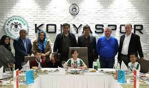 Başarılı oldu ki aziz yıldırım ile daha önce sorun yaşamasına rağmen göreve geldi. Konyaspor Un Cocuk Baskanindan Aykut Kocaman Sozu Videosunu Izle Fotomac Tv