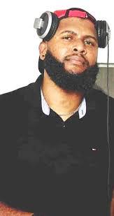 Derrick Rowan's Instagram, Twitter & Facebook