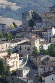 Castropignano è un comune italiano della provincia di campobasso in della regione di molise. The Mountain Village Of Castropignano Italy Visit Italy Italy Travel Italy