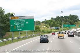Untuk kemudahan pengguna lebuhraya utara selatan (plus), berikut dikongsuikan senarai hentian sebelah lebuhraya plus disepanjang jajaran arah utara dan ke selatan. Expressways In Malaysia