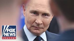 Courtney Constantino's Instagram, Twitter & Facebook