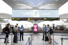Stasiun ka bandara terhubung dengan bangunan inti bandara oleh 2 buah travellator di lantai 2 yang akan memudahkan akses para penumpang. Kualanamu Medan