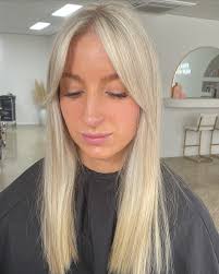 Sorry, what 😍😍😍 I'm obsessed with this blonde!